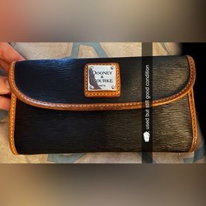 Dooney & bourke wallet
